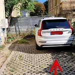 Апартаменты Historic Place With Paid Parking *
