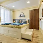 Апартаменты Historic Place With Paid Parking *