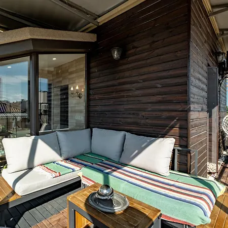 Historic Place With Paid Parking * וארנה