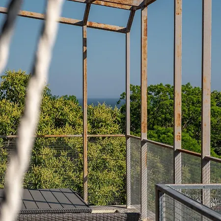 Historic Place With Paid Parking דירה *