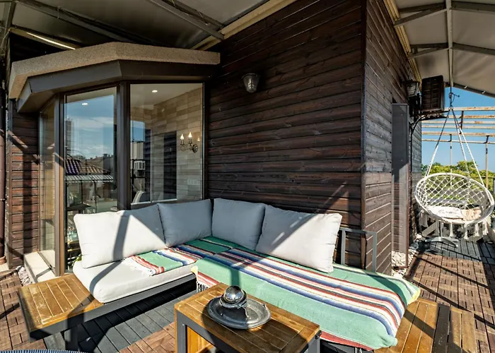 Historic Place With Paid Parking * וארנה