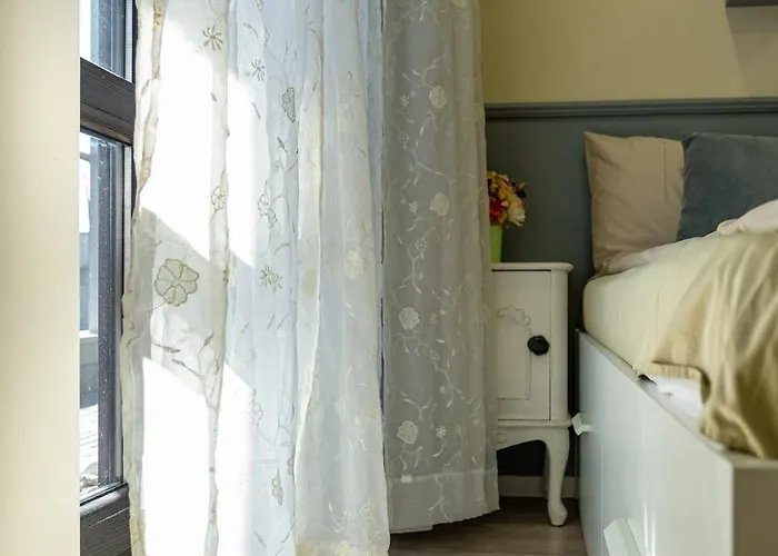 Historic Place With Paid Parking דירה וארנה