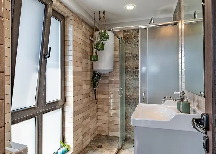 Historic Place With Paid Parking וארנה