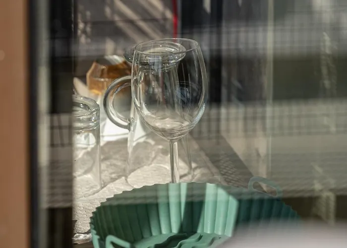 Historic Place With Paid Parking * וארנה