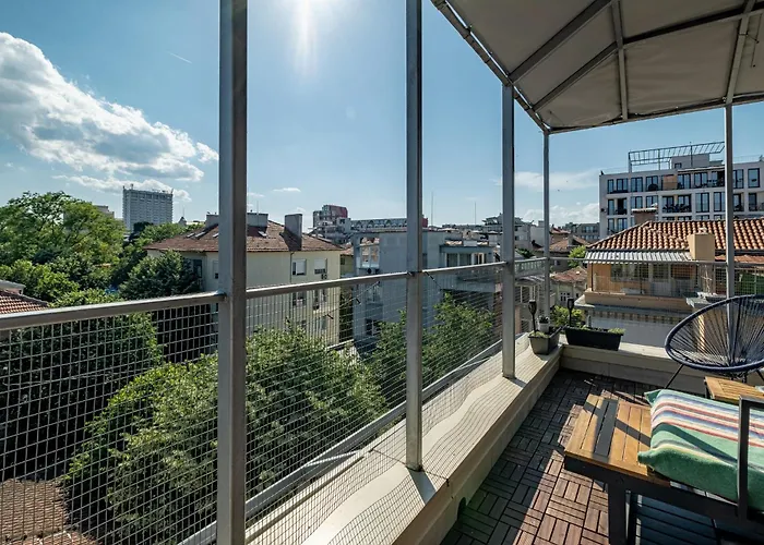 Historic Place With Paid Parking *